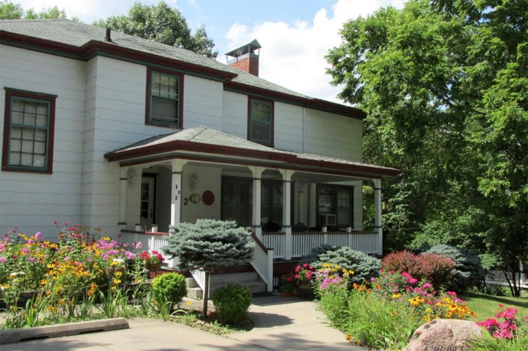 Iowa Bed And Breakfasts: Where To Stay While Visiting Iowa