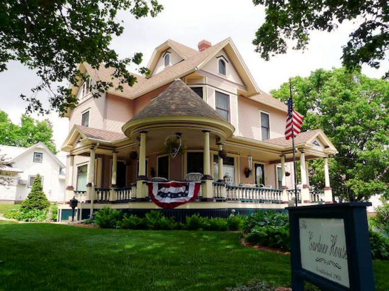 Iowa Bed And Breakfasts: Where To Stay While Visiting Iowa